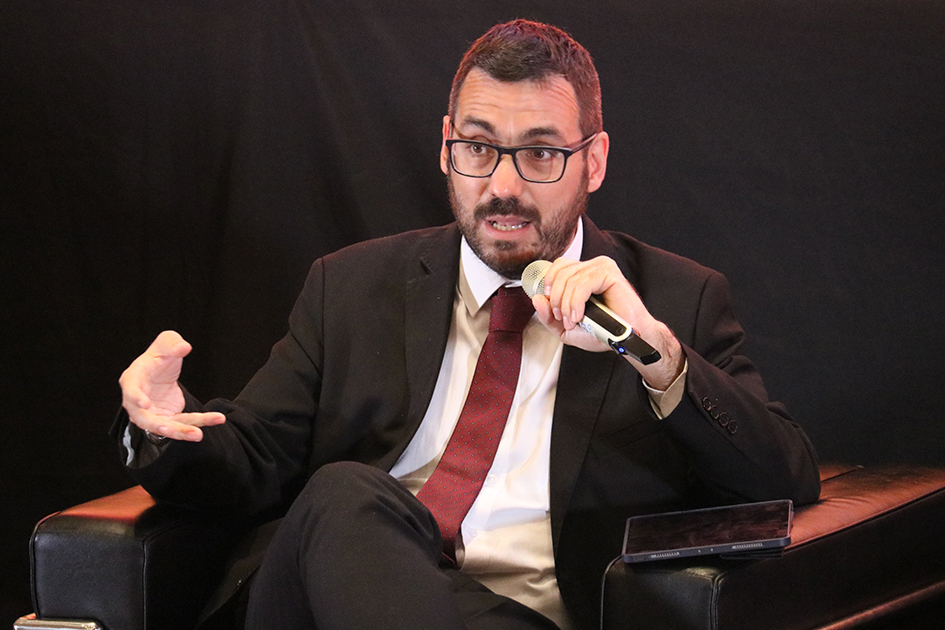Nicolás Antúnez, director del Instituto de Derecho Informático de la Udelar brindando su opinión