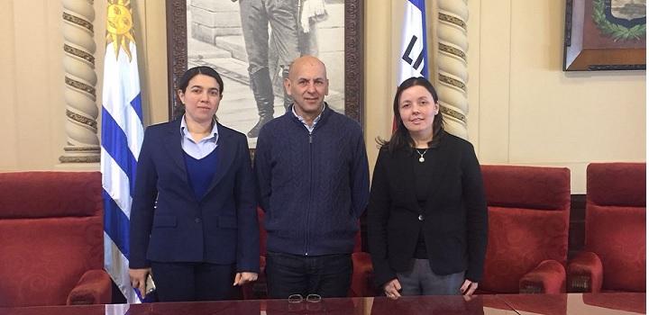 Integrantes de URCDP con autoridades de la Intendencia de Paysandú. Integrantes de URCDP con autoridades de la Intendencia de Paysandú.