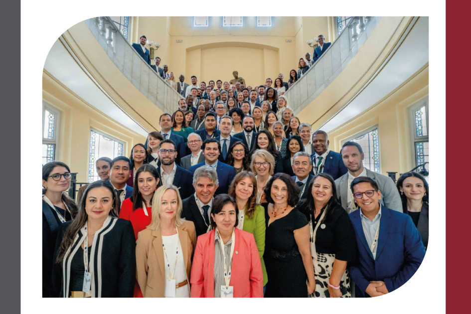 Segundo Diálogo de Alto Nivel Unión Europea y América Latina y el Caribe (UE-ALC) Foto de autoridades en una escalera