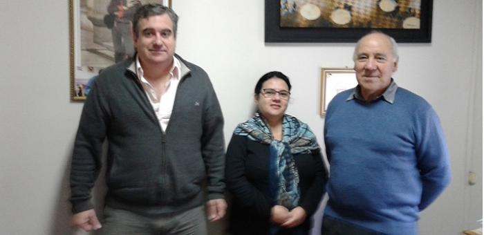 Integrantes de URCDP con autoridades de la Intendencia de Salto.