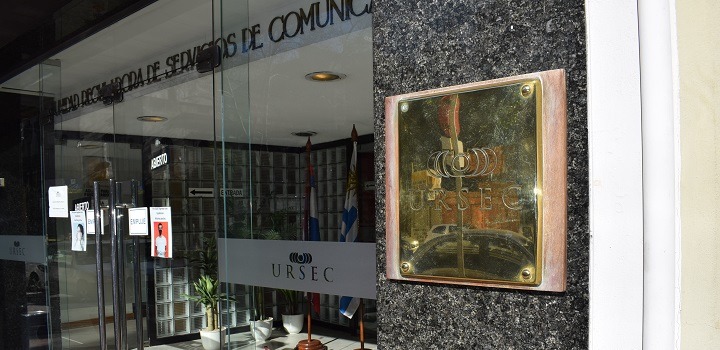 URSEC Foto de la puerta de entrada de la sede de URSEC