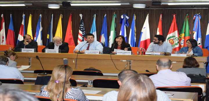 Autoridades y representantes Imagen de la mesa que realizó presentaciones