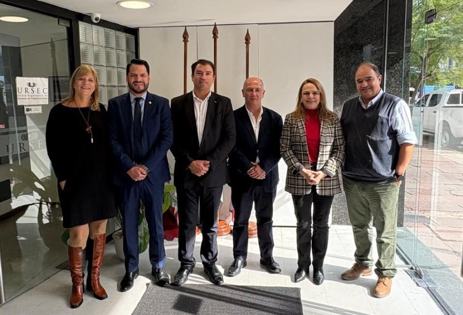 Dra. C. Dolinkas, Dr. F. Castro, Dr. B. Rodríguez, Ec. G. Balseiro, Lic. F. Pérez y Ec. L. González