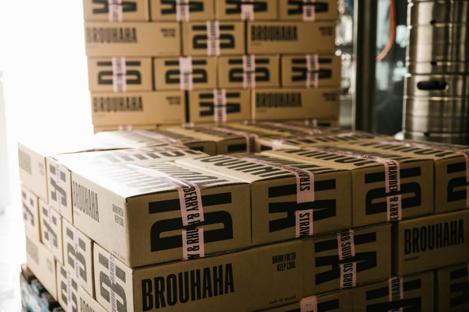 Encomiendas Nacionales cajas apiladas