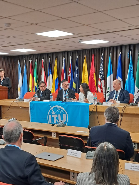 Autoridades en Mesa de Apertura del evento Autoridades en Mesa de Apertura del evento