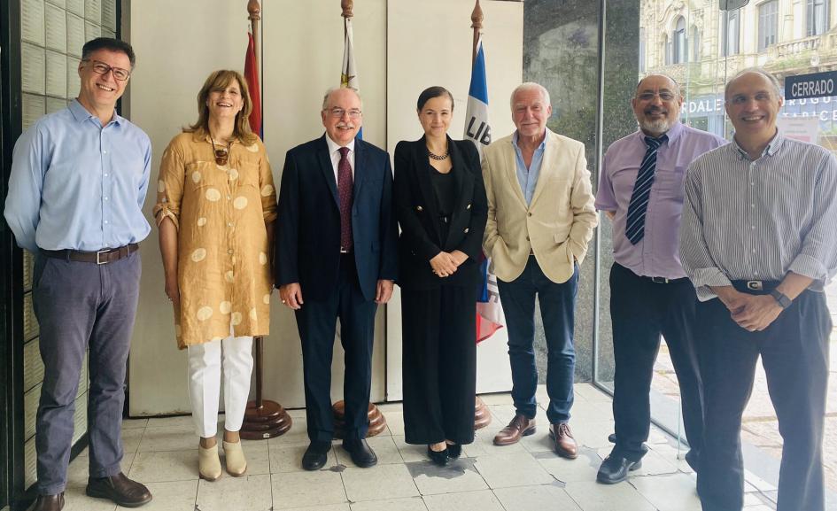Mario Maniewicz junto a Directores y funcionarios de URSEC Mario Maniewicz junto a Directores y funcionarios de URSEC