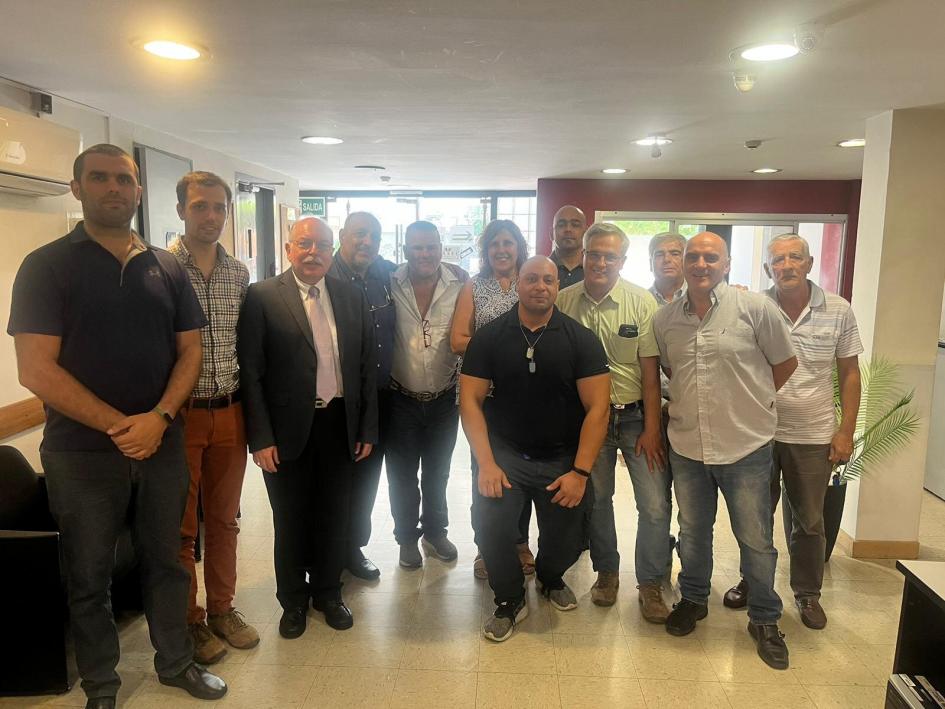 El Ing. Maniewicz con el equipo de la Gerencia de Ingeniería en Telecomunicaciones de URSEC