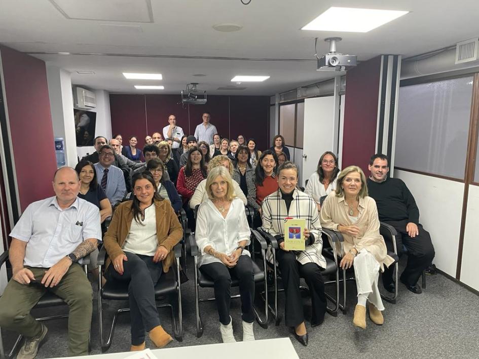 Equipo de URSEC junto a referentes de la Fundación Clarita Berenbau Equipo de URSEC junto a referentes de la Fundación Clarita Berenbau