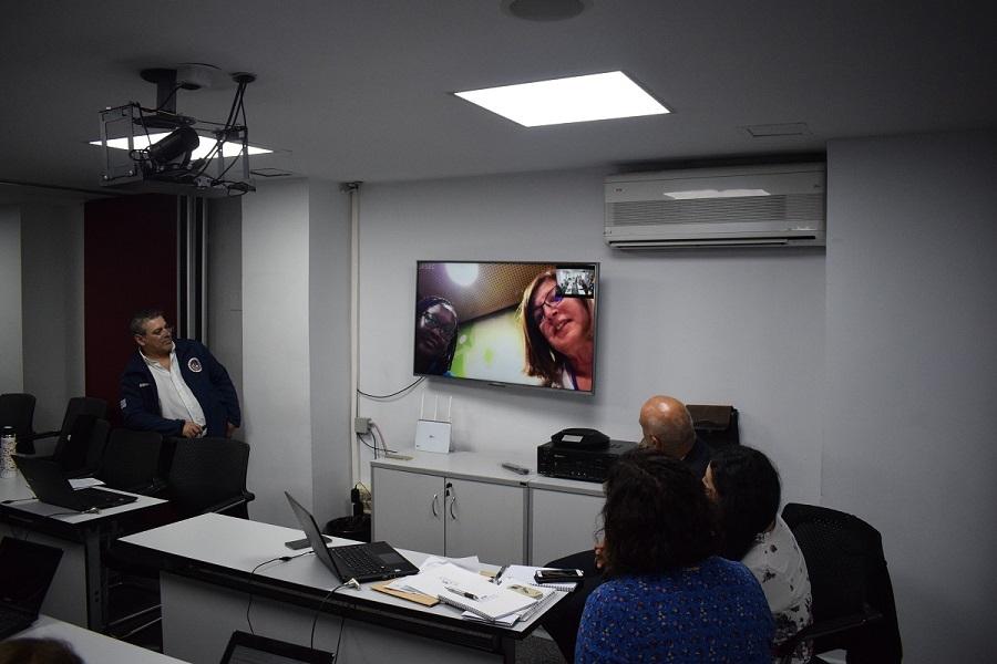 Dra. Serrana Bassini con colega de Senegal via Skype Foto de Serrana Bassini con colega de Senegal via Skype