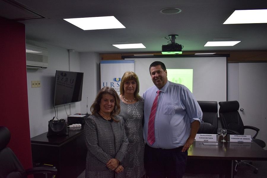 Subsecretaria del MIEM, Ing. Ag. Olga Otegui, Directores de URSEC Dr. Nicolás Cendoya e Ing. Silvana Olivera Foto de Subsecretaria del MIEM, Ing. Ag. Olga Otegui, Directores de URSEC Dr. Nicolás Cendoya e Ing. Silvana Olivera
