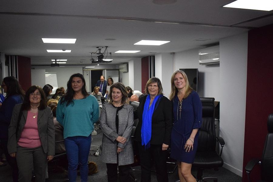 Algunas mujeres destacadas presentes en el acto de apertura e Ing. Silvana Olivera, Directora de URSEC Foto de algunas mujeres destacadas presentes en el acto de apertura e Ing. Silvana Olivera, Directora de URSEC