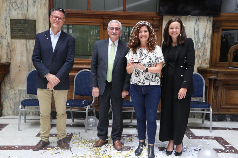 Foto de autoridades de Correo y de Ursec durante la ceremonia