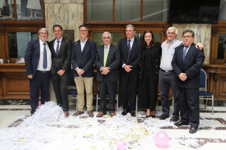 Autoridades del Correo Uruguayo y de Ursec durante la ceremonia Foto de autoridades de Correo y de Ursec durante la ceremonia