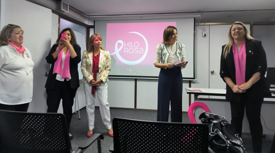 Fundación Hilo Rosa junto a la Presidenta de URSEC Fundación Hilo Rosa junto a la Presidenta de URSEC