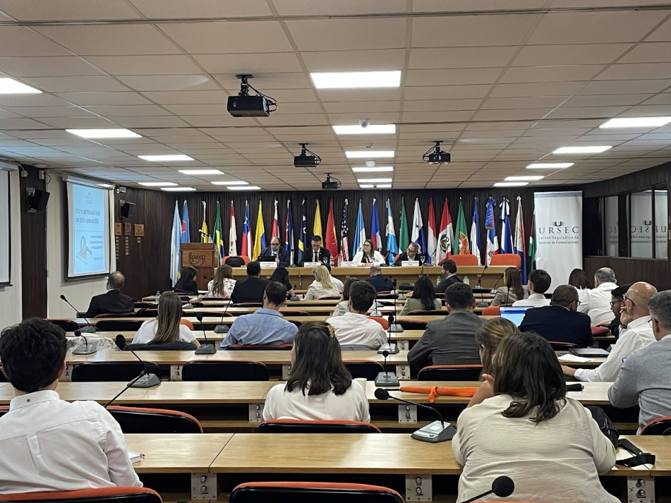 Público presente en los bloques de servicios postales