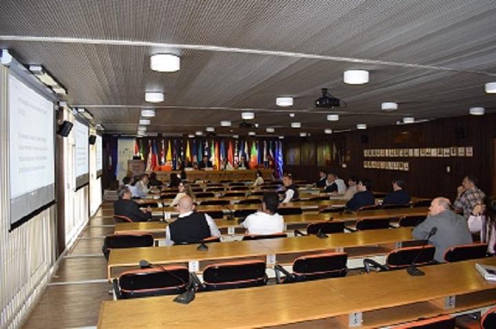 Foto durante la sesión de la reunión