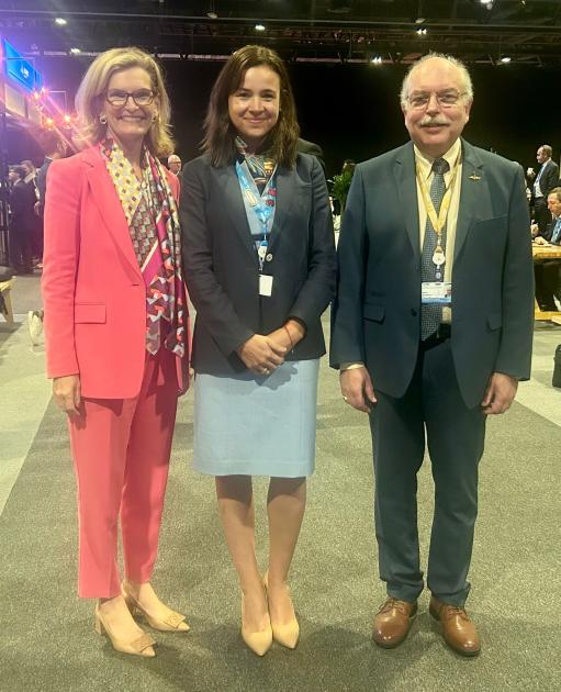 Doreen Bogdan-Martin, Mercedes Aramendía y Mario Maniewicz 