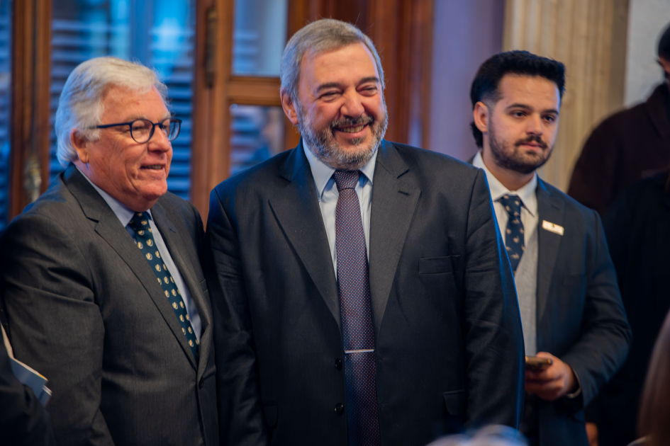Dr. Fernando Pérez Tabó y Ec. Mario Bergara