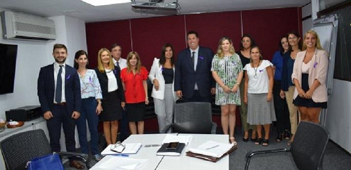 Foto de autoridades de participantes de la reunión