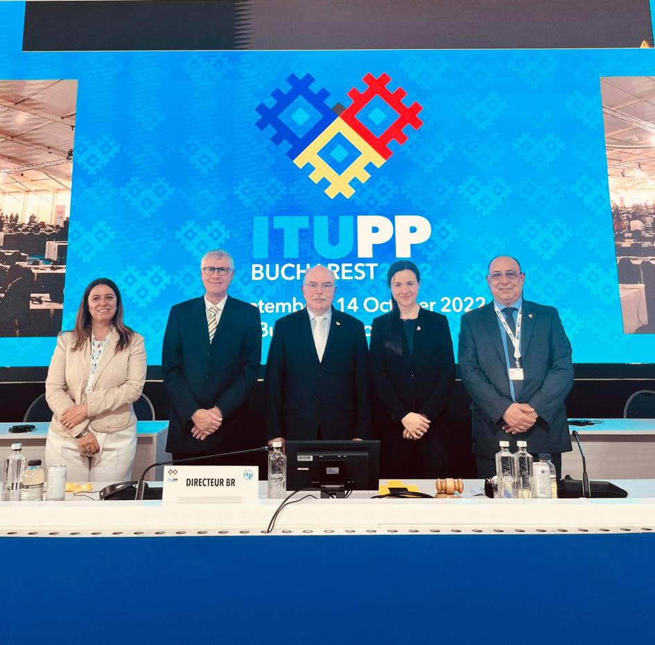 Mario Maniewickz con la delegación uruguaya en la reunión