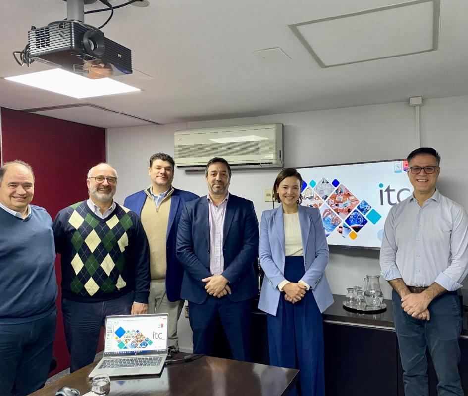 Equipo de URSEC junto a ITC S.A. Equipo de URSEC junto a ITC S.A.