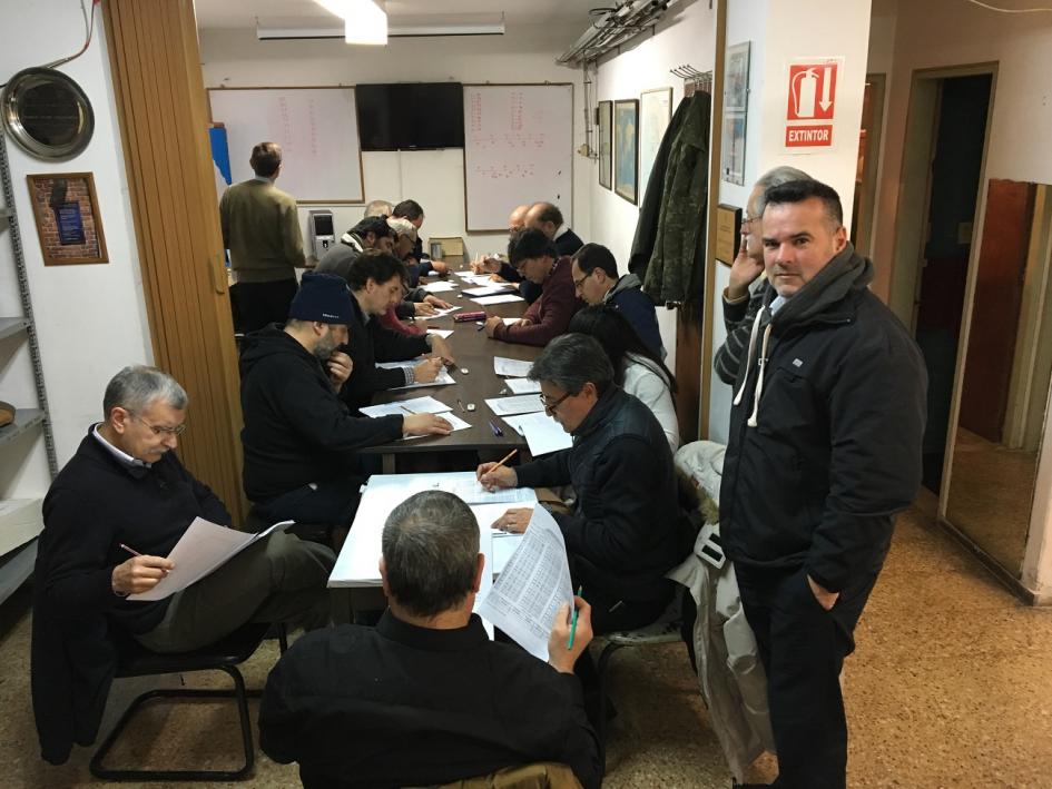 Foto durante el examen en Radio Club Uruguayo