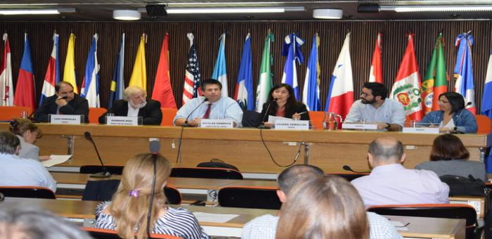 Autoridades y representantes Imagen de la mesa que realizó presentaciones
