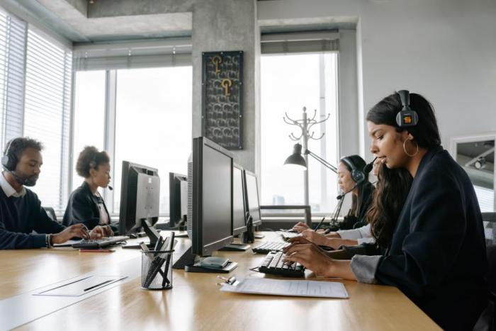 Imagen gratuita de Pexels (telemarketers) Imagen gratuita de Pexels (telemarketers)