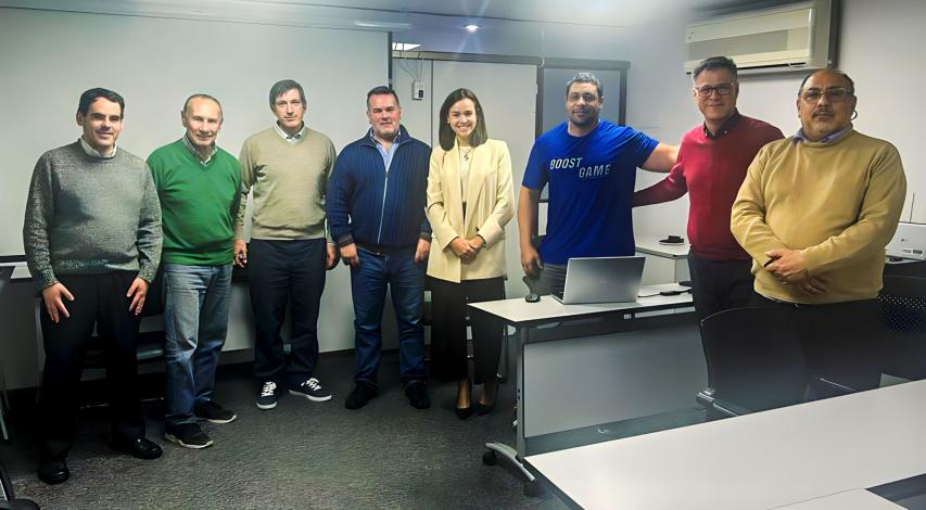Equipo de URSEC junto a representantes de Radio Club Uruguayo