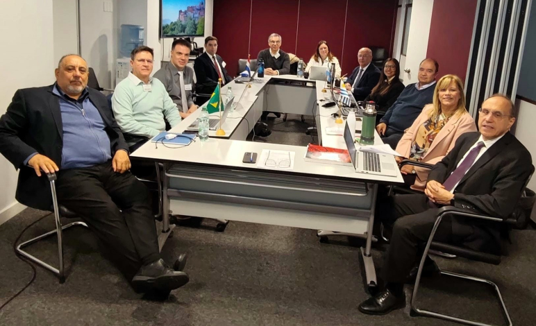 Participantes durante la reunión