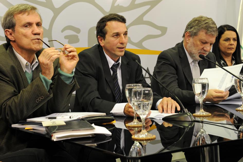 firma del convenio entre URSEA y Facultad de Ciencias Sociales firma del convenio entre URSEA y Facultad de Ciencias Sociales